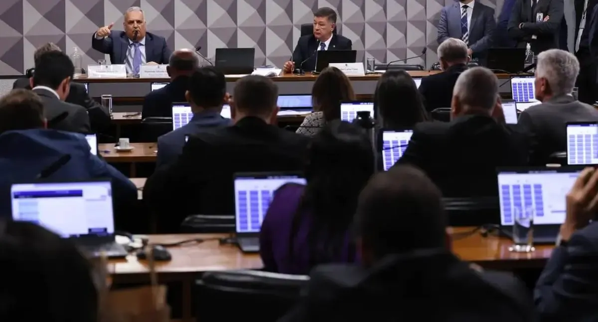 Política - Mendonça proíbe CPMI do INSS de acessar dados de Vorcaro em sala-cofre