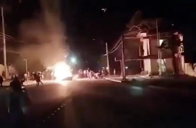 Revolta - Cubanos enfrentam ditadura e atacam sede do Partido Comunista