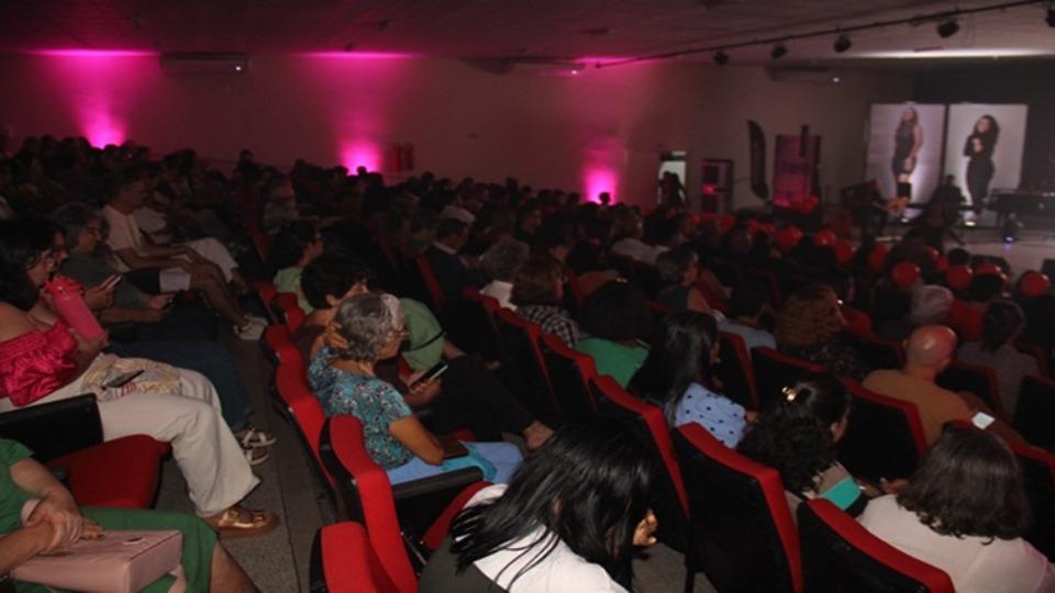 Rondônia -  'Elas Cantam' lota auditório ‘Leila Barreiros’ em homenagem a Mulher