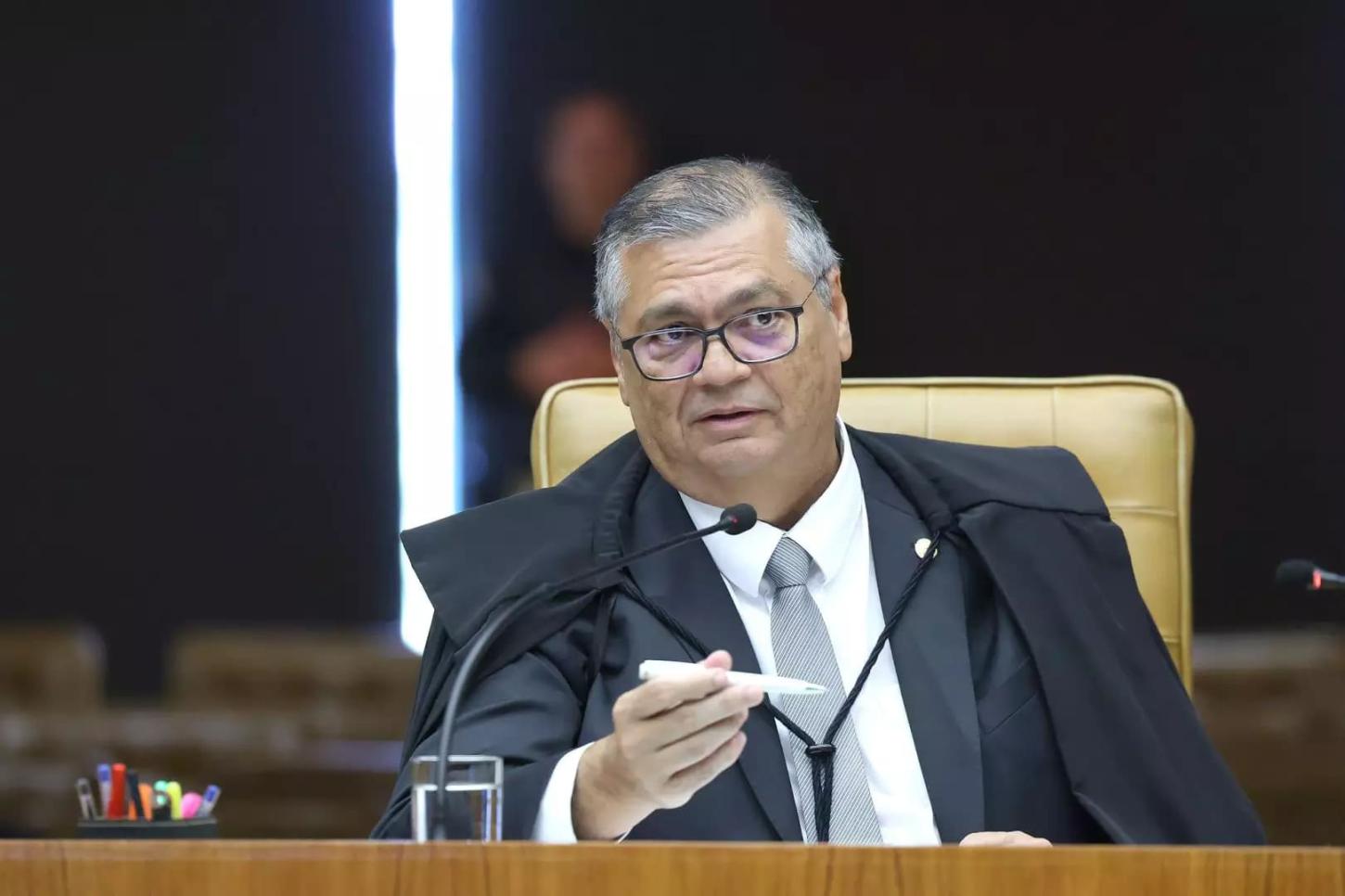 Sem regalias - Dino proíbe aposentadoria como punição máxima para magistrados