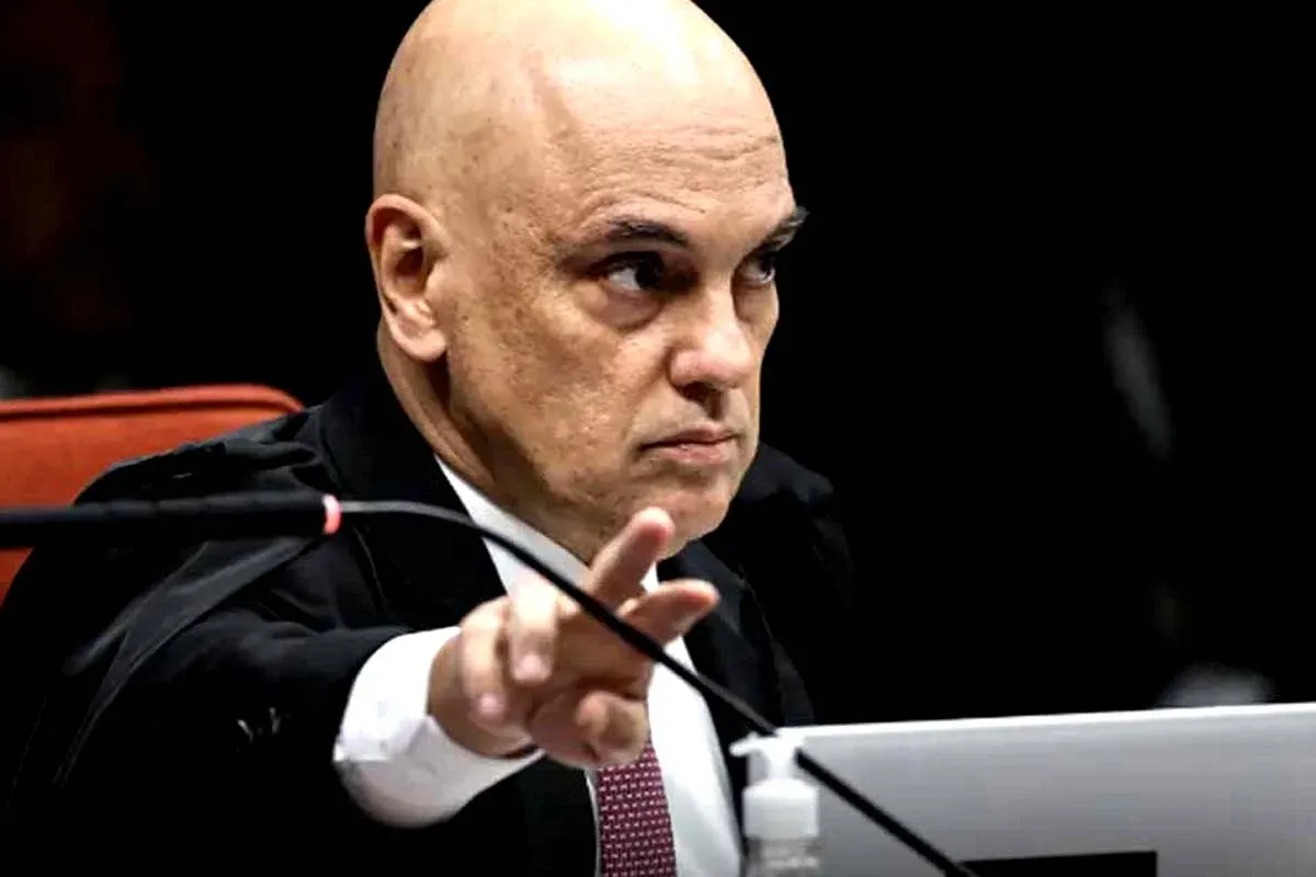 TRAMA GOLPISTA - Alexandre de Moraes manda Filipe Martins voltar para presídio no Paraná