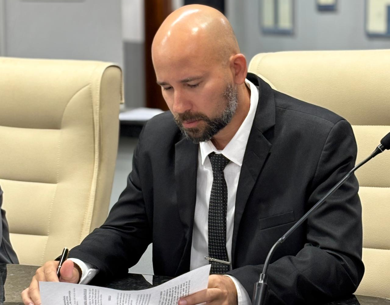 Vereador Investigador Edinho é autor de projeto aprovado na Câmara de Rolim de Moura que altera lei do serviço de mototáxi