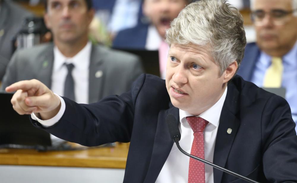 VÍDEO -'Exposição ao ridículo' - Van Hattem em notícia-crime contra Gilmar: ‘Não se sinta intocável’