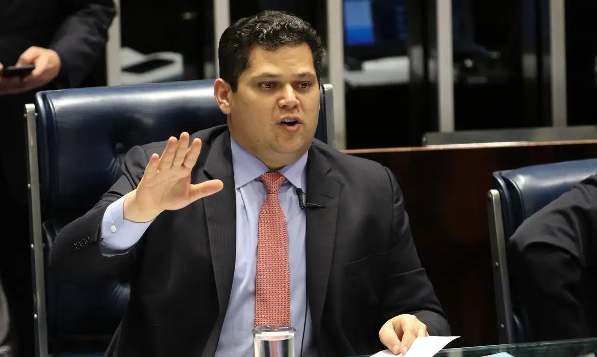 VÍDEO - Sem choro -  Alcolumbre ignora pressão do PT e mantém quebra de sigilo de Lulinha na CPI do INSS