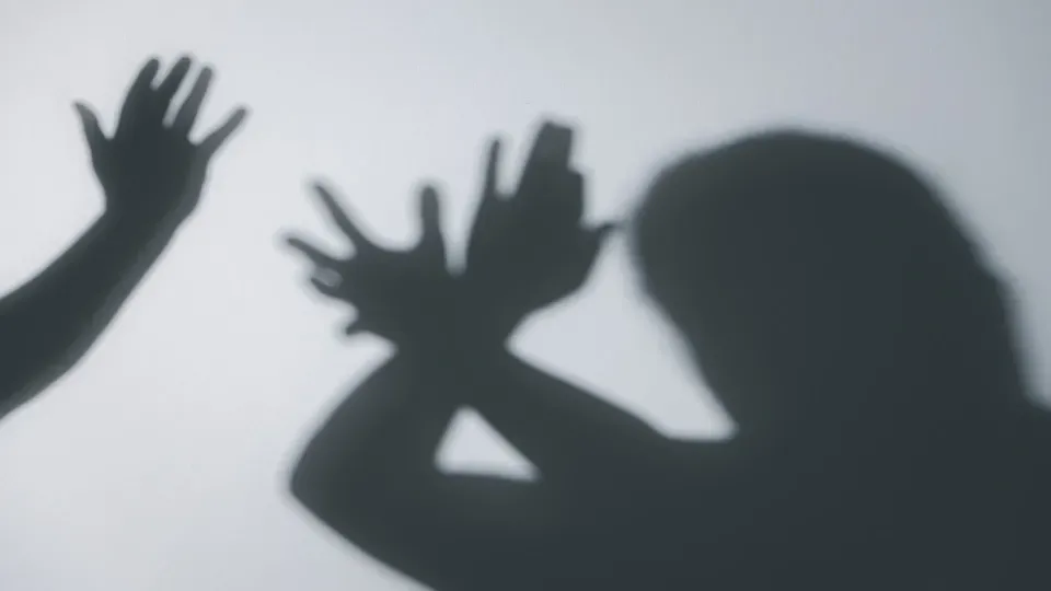 Violência recorrente contra mulheres expõe fragilidade da rede de proteção