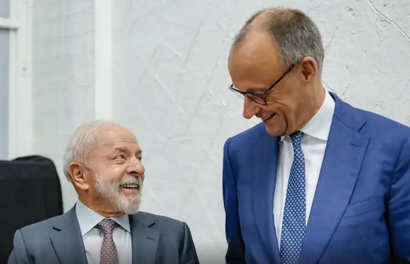Anão diplomático - Lula atrasa agenda e Merz o deixa sozinho na visita a feira