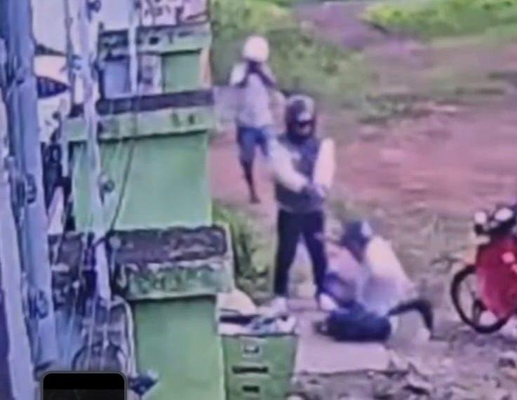 BALAÇOS À QUEIMA ROUPA - Vídeo forte flagra idoso sendo executado a tiros em plena luz do dia em MT; assista