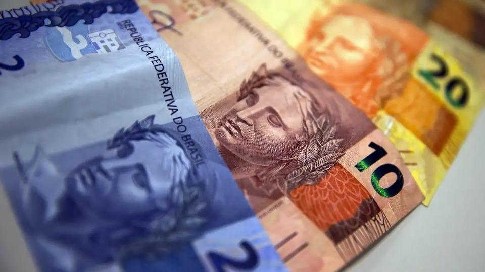 Brasil - Aposentados e pensionistas do INSS começam a receber 13º nesta sexta