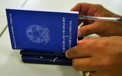 Brasil | Trabalho - Escala 6x1: CCJ aprova admissibilidade da PEC; texto segue para comissão especial