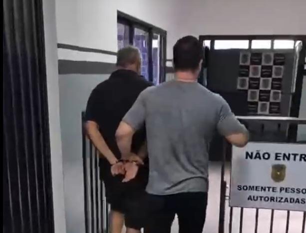 DOMINAL PELO MAL - Homem ameaça matar ex, agride com violência e termina preso dentro de empresa em Rondonópolis; vídeo
