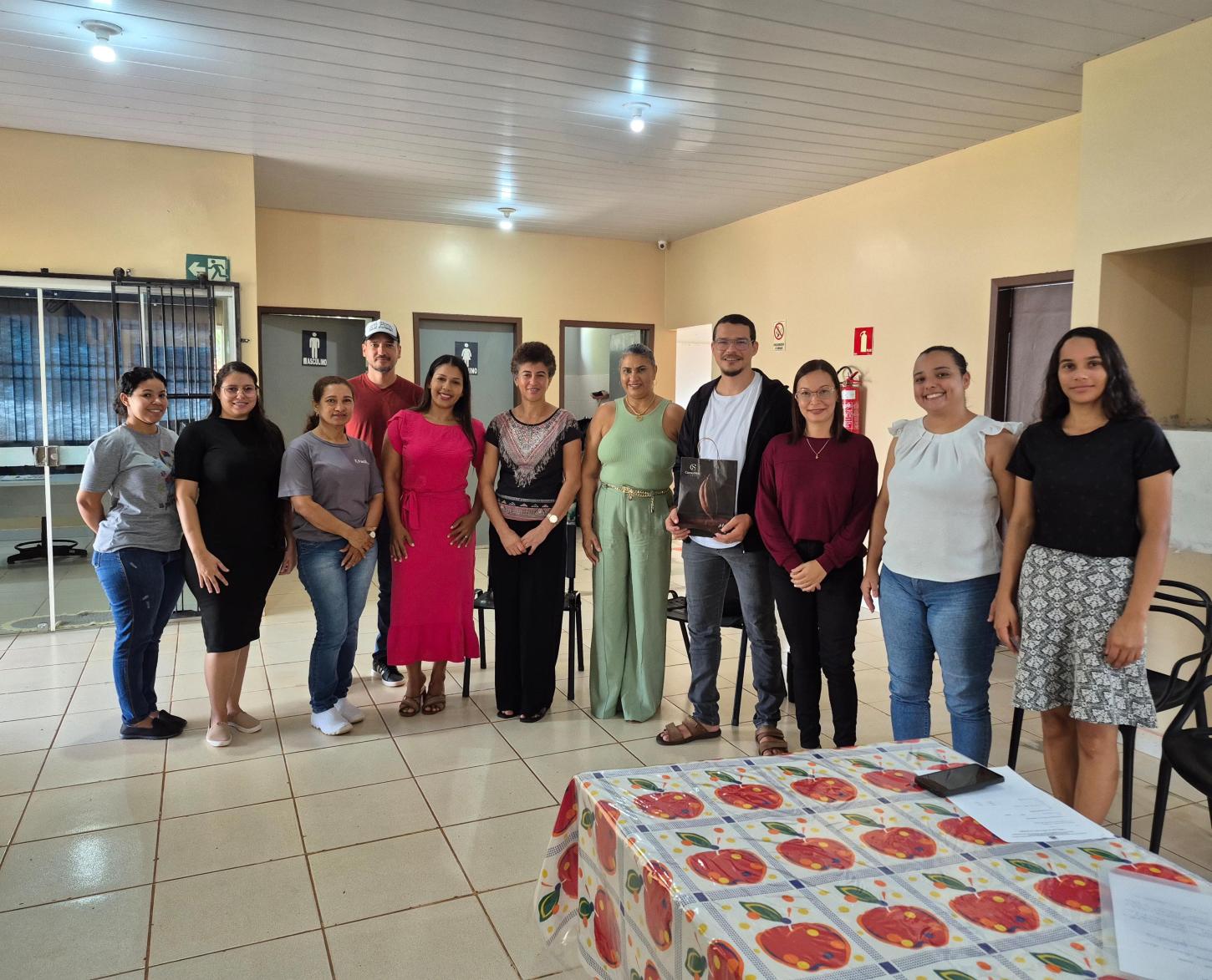 Equipe da Casa da Criança de Rolim de Moura participa de palestra sobre “Revelação Espontânea”