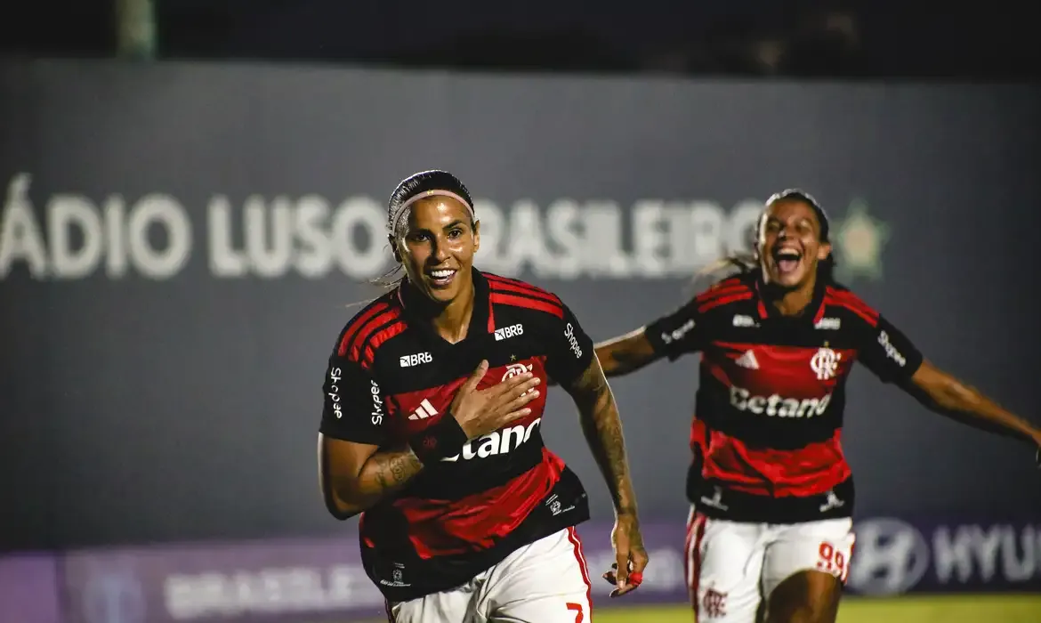 Esportes Flamengo derrota Vitória e fica perto de líderes no BR Feminino