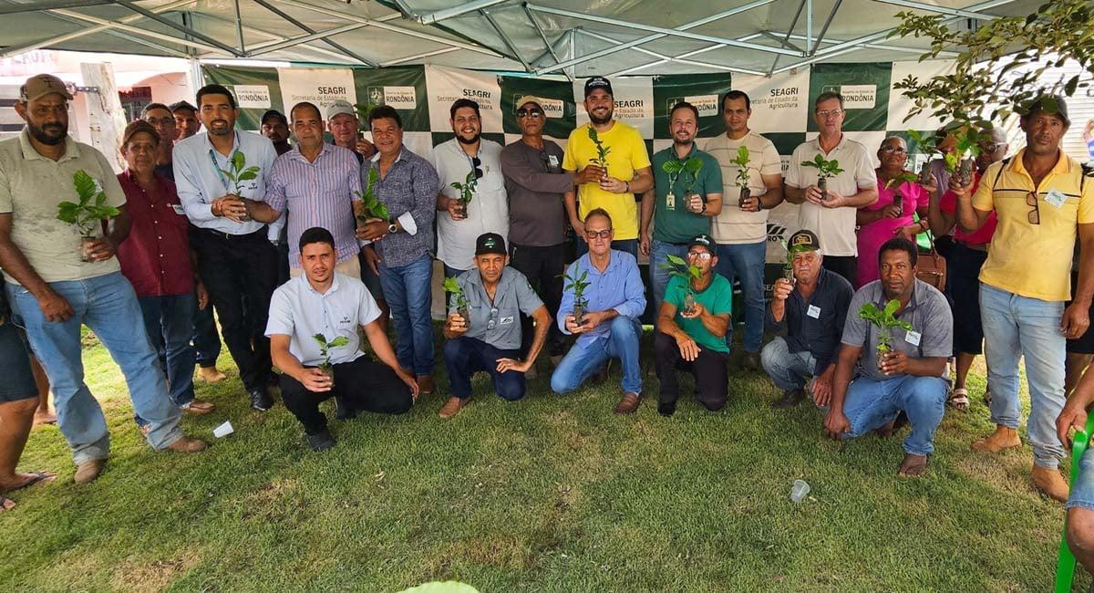 Fortalecimento - Jean Mendonça entrega 50 mil mudas de café clonal em Ministro Andreazza para impulsionar produção