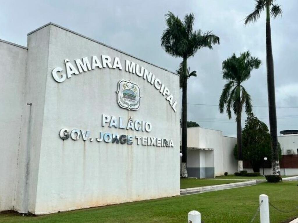 IRREGULARIDADE -TCE-RO cobra conclusão de apuração sobre pagamentos de 13º e férias a vereadores em Rolim de Moura