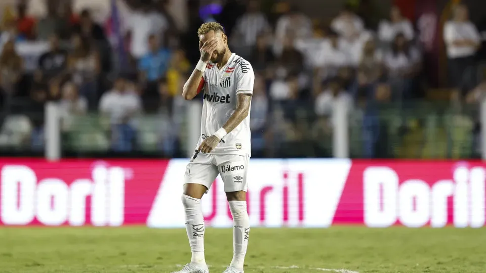 Neymar para na trave, e Santos só empata com Coritiba pela Copa do Brasil