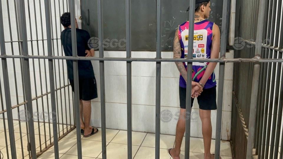 Plantão de Polícia - VÍDEO: PM prende dupla com drogas sintéticas e maconha no bairro Aeroclube