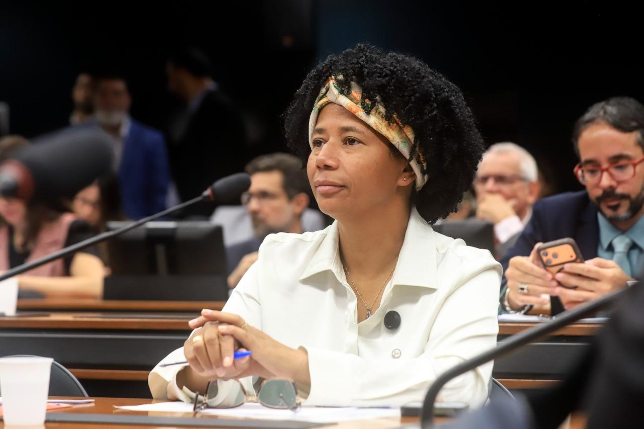 Política - Silvia Cristina vota a favor da PEC contemplando assistência social com mais recursos