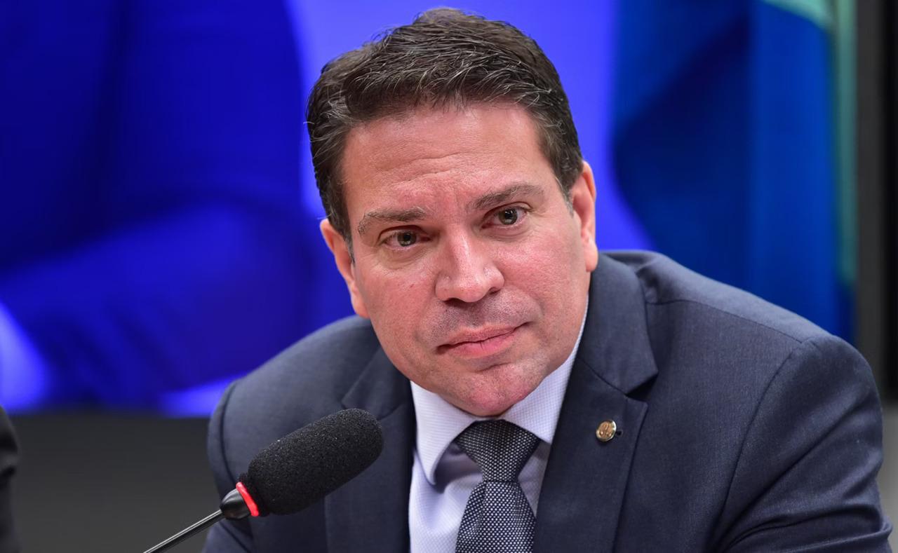 Resolvido - Comsituação regular nos EUA, Ramagem é liberado e está em casa com a família