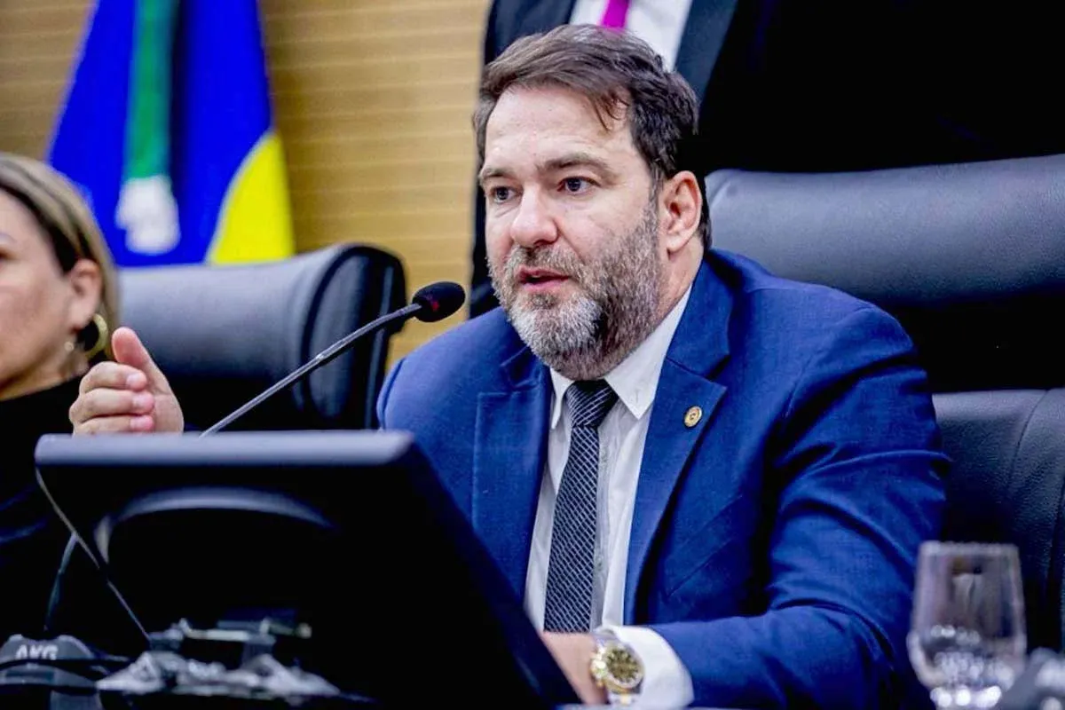 Solicitação Alex Redano solicita envio de massa asfáltica para Nova Brasilândia do oeste