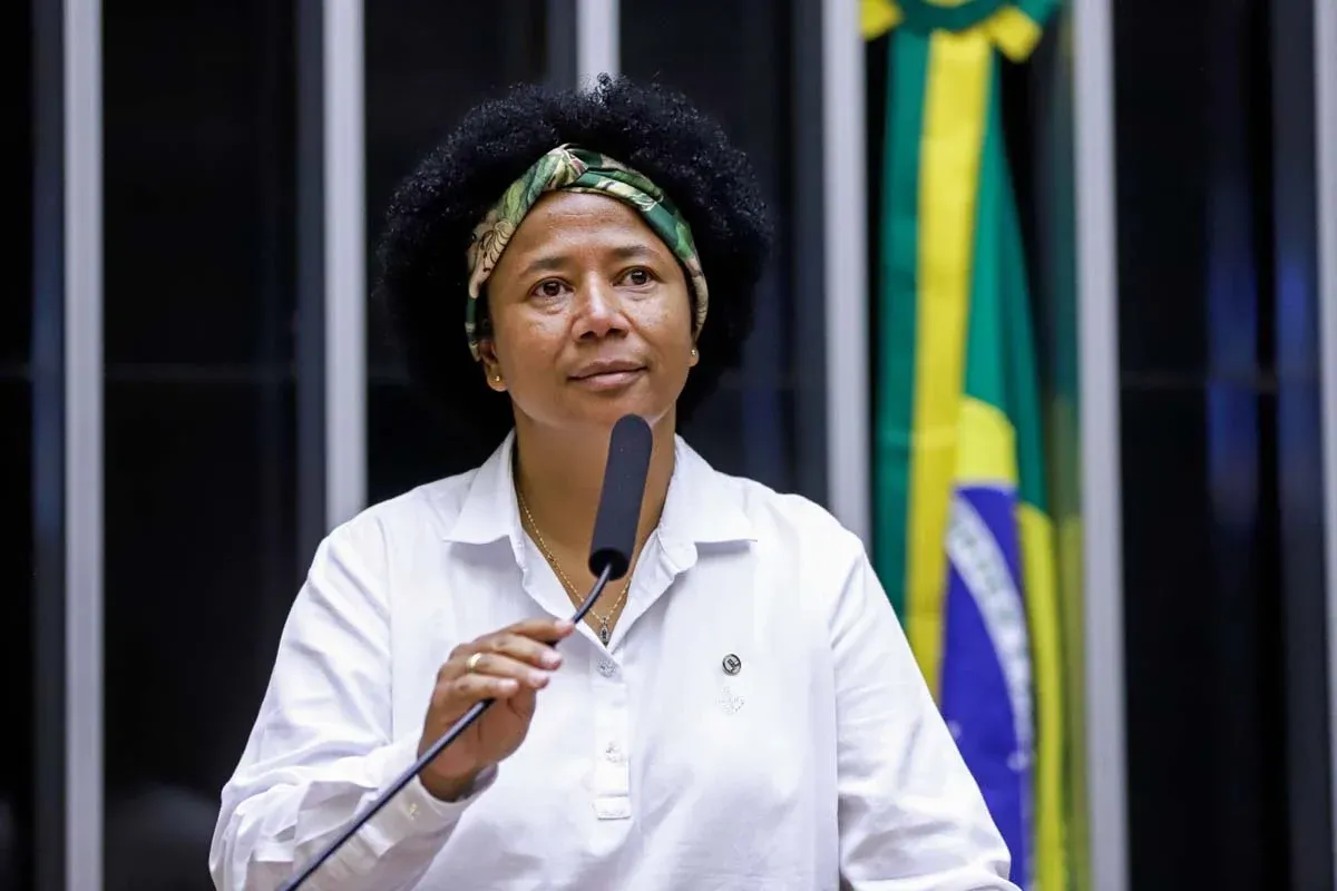 Trafegabilidade - Deputada Sílvia Cristina celebra abertura de licitação para as obras de pavimentação da BR-319