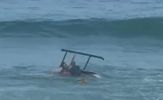 VEJA VIDEO - Helicóptero faz pouso forçado no mar no Rio de Janeiro