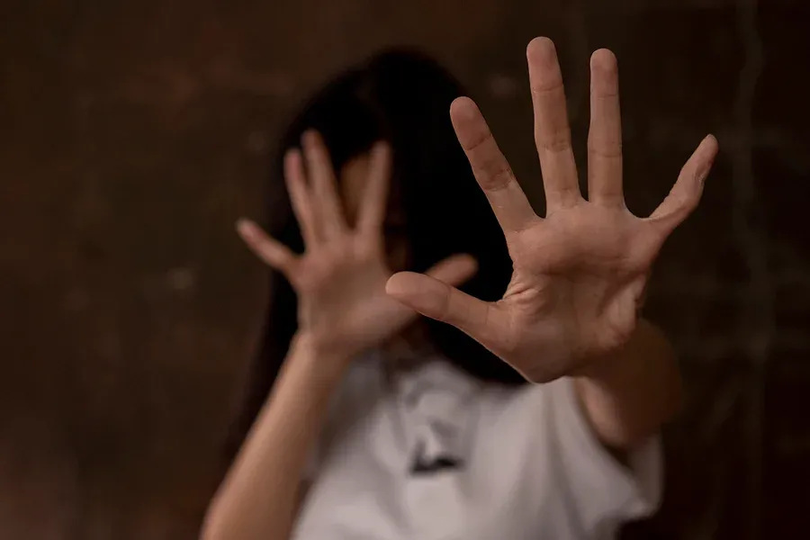 Brasil - Pai condenado a 61 anos por estuprar filhas gêmeas de 14 anos é preso