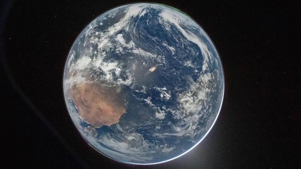 Ciência & Tecnologia -  Por que precisamos tratar a Terra como uma nave espacial