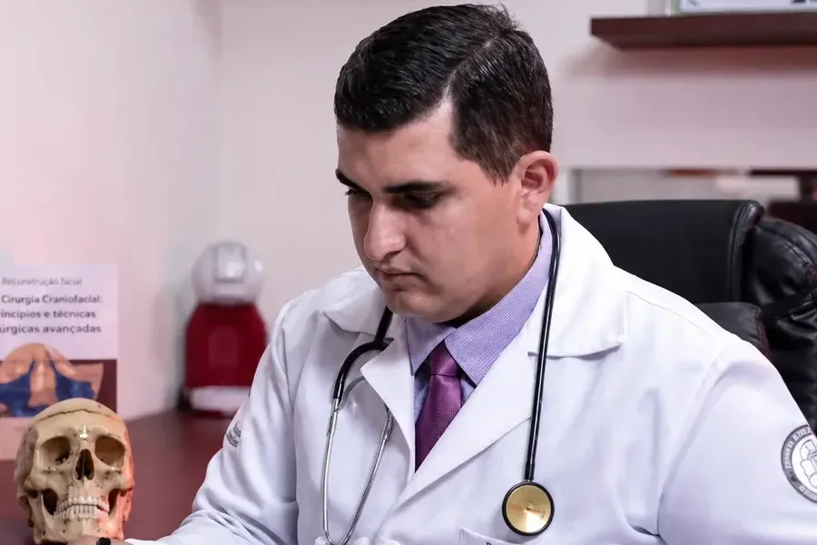 Dentista é preso suspeito de crimes sexuais contra adolescentes