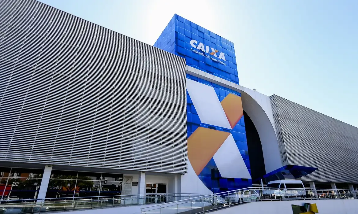 Economia - Caixa e BB liberam abono salarial para nascidos em maio e junho