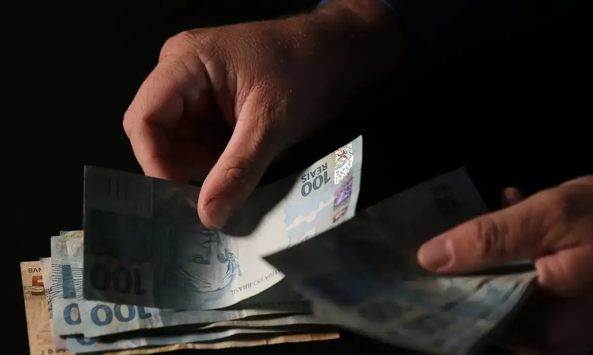 Economia | Municípios - Redução da jornada de trabalho pode custar R$ 48,4 bilhões aos municípios brasileiros