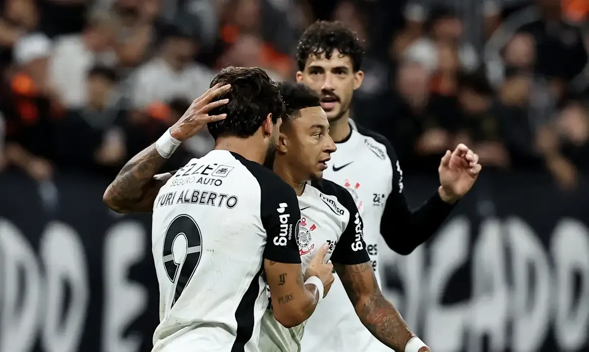 Esportes - Corinthians derrota Peñarol para seguir 100% na Libertadores