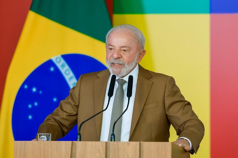 Fim de uma estupidez - Rejeição alta faz Lula revogar ‘taxa das blusinhas’ que criou
