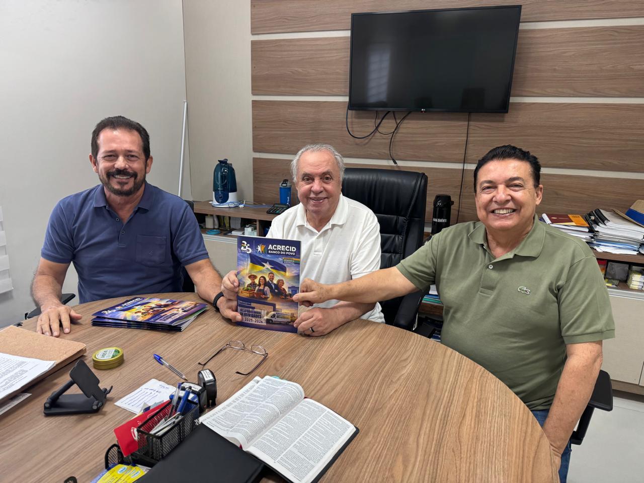Jornalista Léo Ladeia visita Banco do Povo e destaca avanços do microcrédito em Rondônia