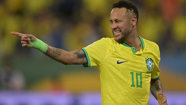 Neymar soma 16 participações em gols em 18 jogos