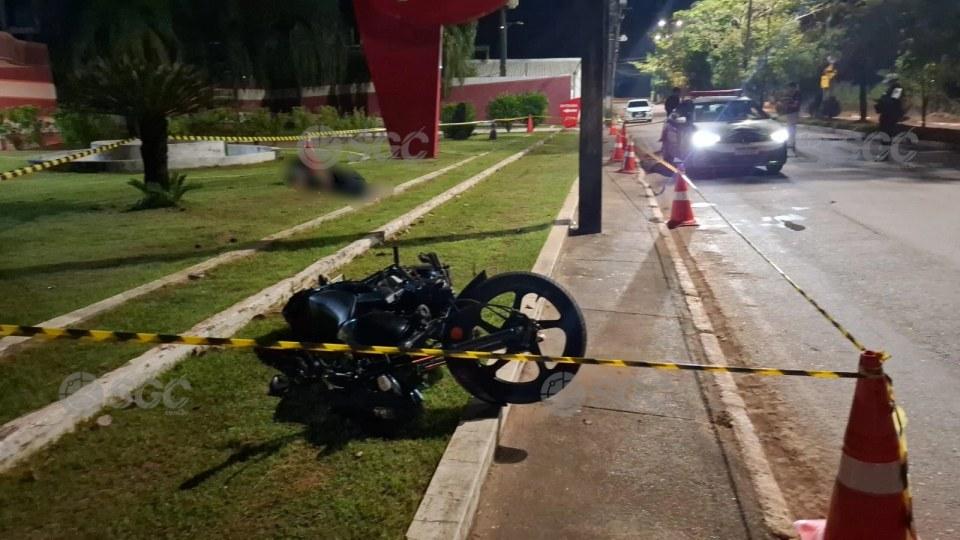 Plantão de Polícia - TRAGÉDIA: Cabeleireiro morre após perder controle de motocicleta na Avenida Mamoré, em Porto Velho