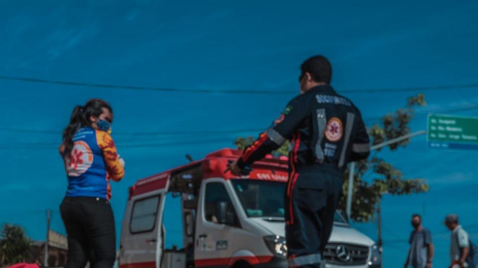 Plantão de Polícia - VIOLÊNCIA: Mulher é agredida a pauladas na cabeça no Centro de Porto Velho e agressor foge após ataque
