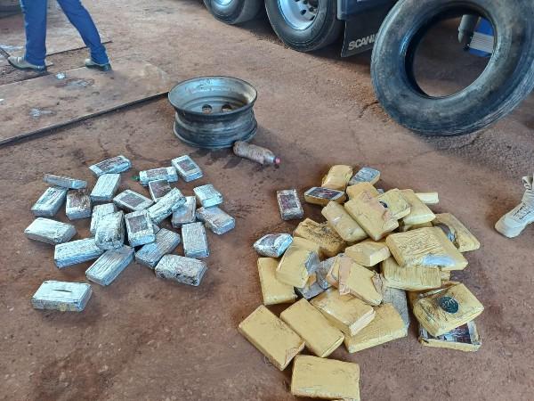 Polícia - Motorista é preso com quase 200 kg de drogas escondidas em pneus na BR-364