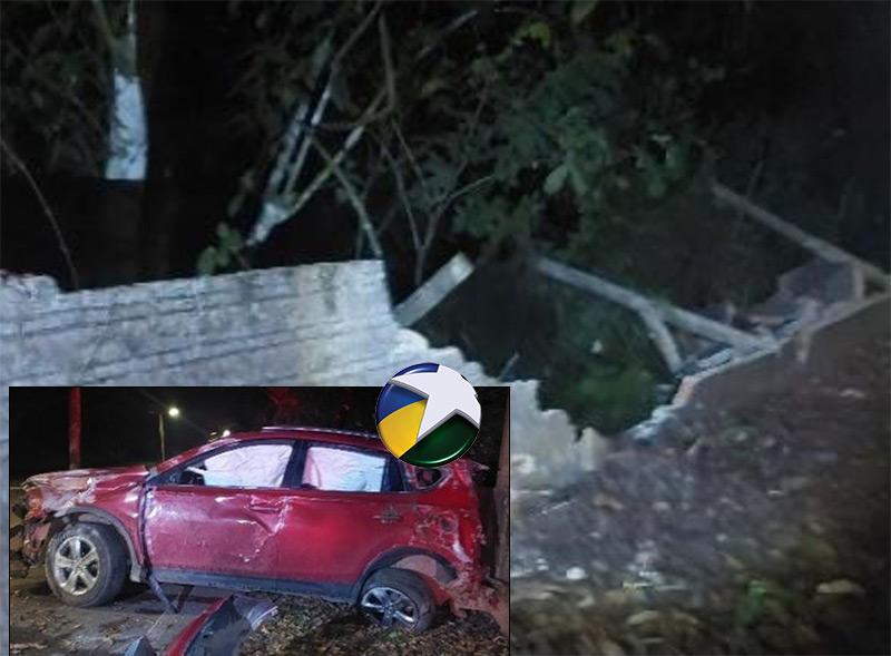 Polícia - SUV avaliado em mais de R$ 300 mil e muro ficam destruídos após colisão
