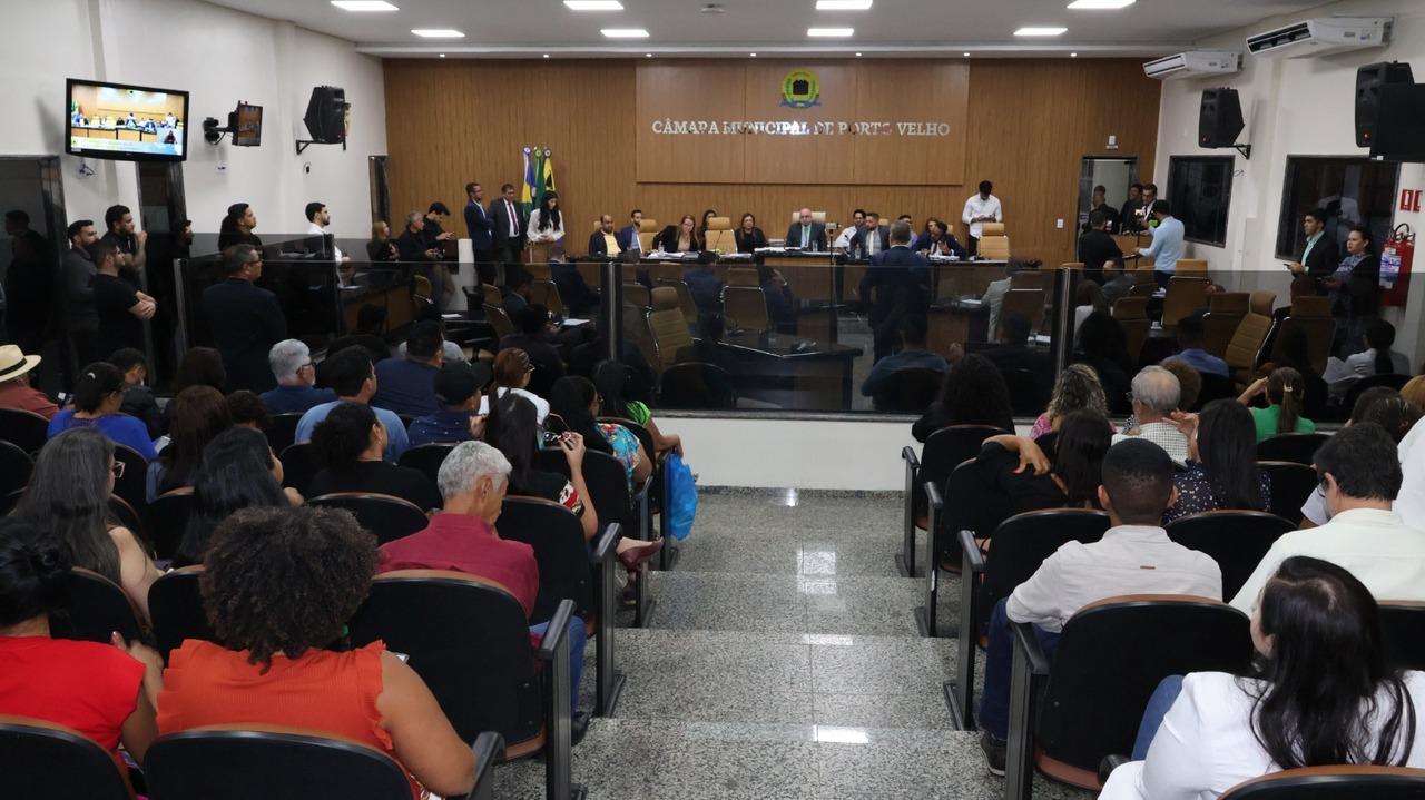 Política - Imprensa reúne membros para cobrar Câmara sobre acusações de agressão contra jornalista