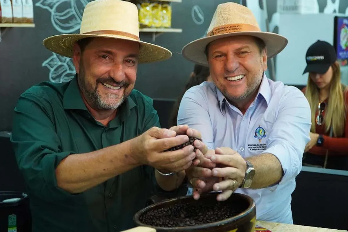 PRÉ-CANDIDATO-Em visita à Rondônia Rural Show, Hildon Chaves defende investimentos no “Ouro Verde”