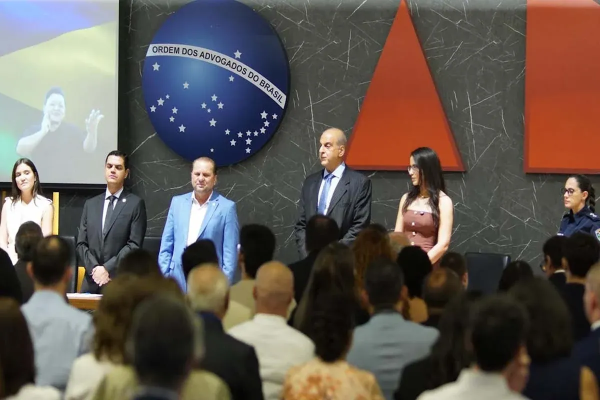 Reconhecimento - Em sessões conduzida por Cirone Deiró representantes da área do direito são homenageados em Cacoal