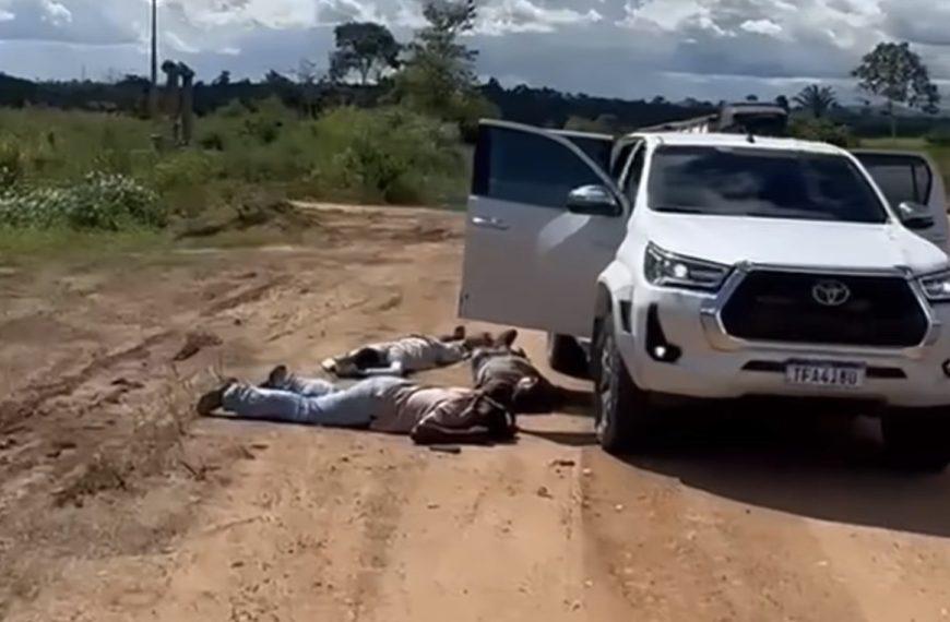 TRIPLO HOMICÍDIO Mistério: três homens são assassinados em Hilux as margens da BR-163; vídeo forte