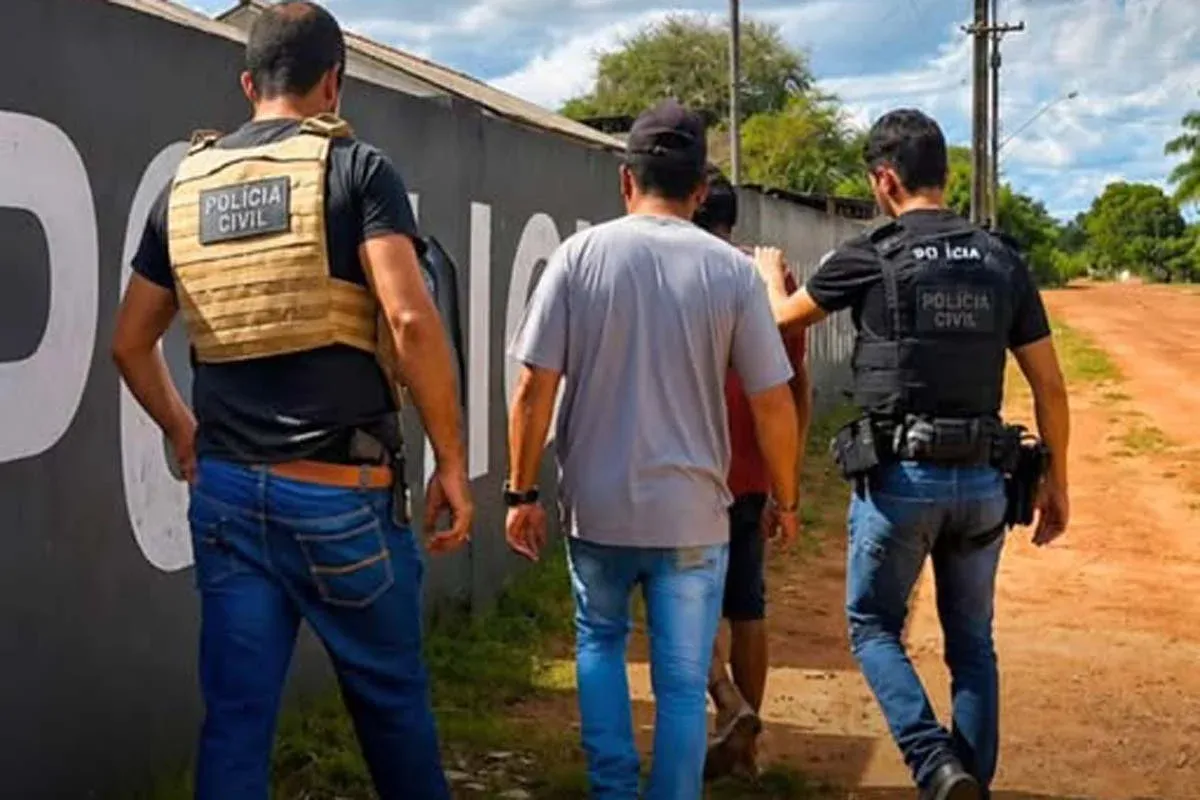 Ação - Homem investigado por crimes contra crinaça é preso pela Polícia Civil