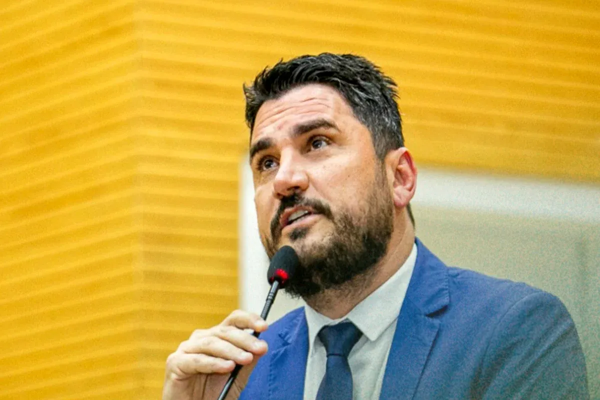 Apoio - Emenda de R$ 360 mil do deputado Jean Mendonça garante trator para produtores rurais de Alvorada