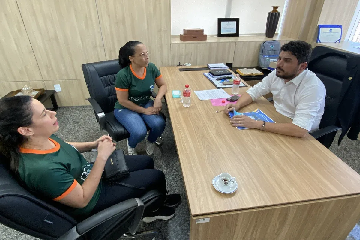 Apoio - Projeto FAV busca apoio do deputado Jean Mendonça para ampliar atividades do voleibol em Porto Velho
