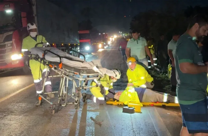 BAITA SUSTO - Acidente envolvendo 3 veículos deixa 15 feridos na BR-163; van levava trabalhadores da Rota do Oeste