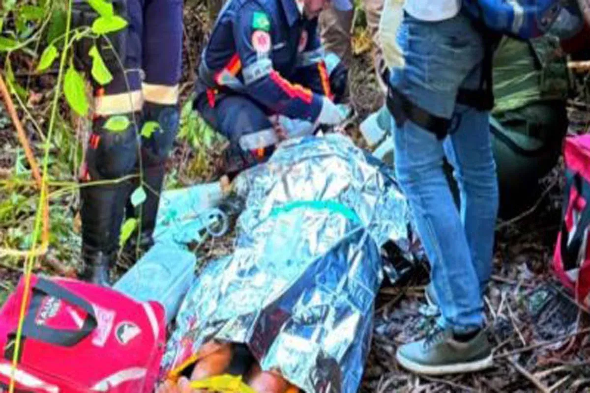 BR-364 - Capotamento de caminhonete deixa vitima com múltiplos ferimentos graves