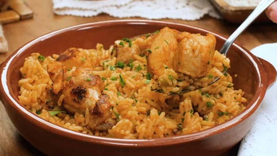 Brasil - Receita: Veja como fazer uma galinhada deliciosa pro almoço de domingo