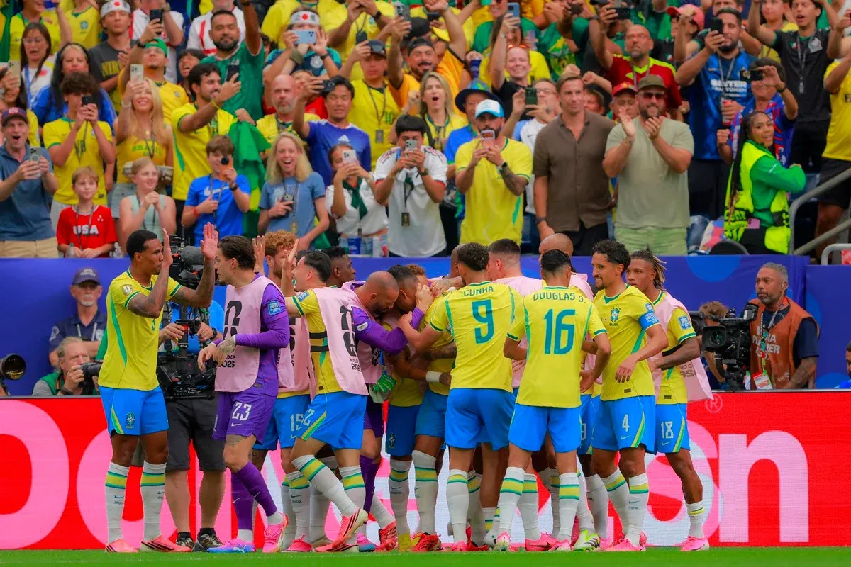Esportes - Com gol nos acréscimos, Brasil vira contra Japão e avança às oitavas. Vídeo