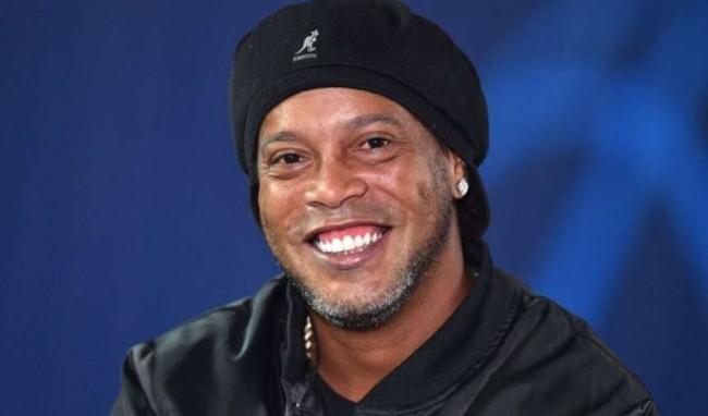 Futebol - Aos 46 anos, Ronaldinho assina com clube italiano e retorna ao futebol